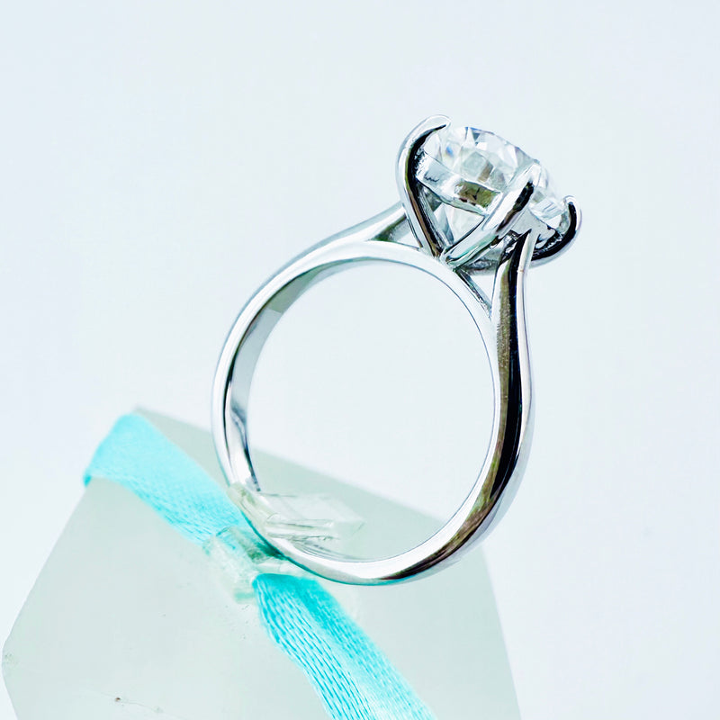 2CT Oval White Moissanite Solitaire
